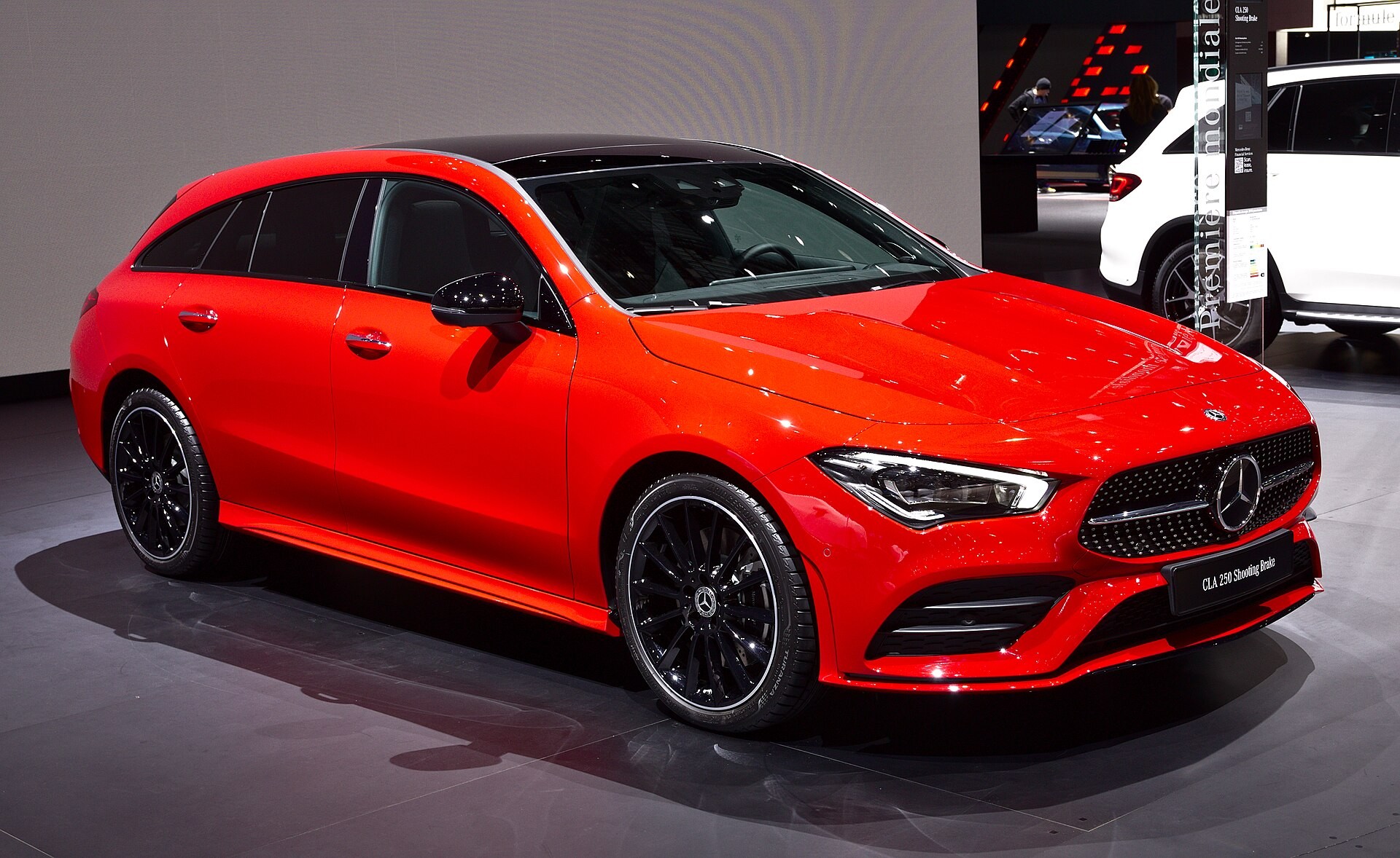 ​Новый Mercedes-Benz GLE представлен в концепт-сторе Mercedes me