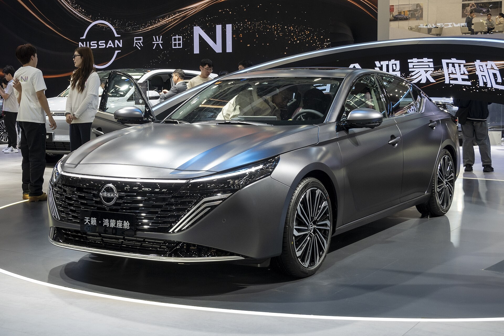 Рестайлинговый Nissan Teana  начал поступать российским автодилерам