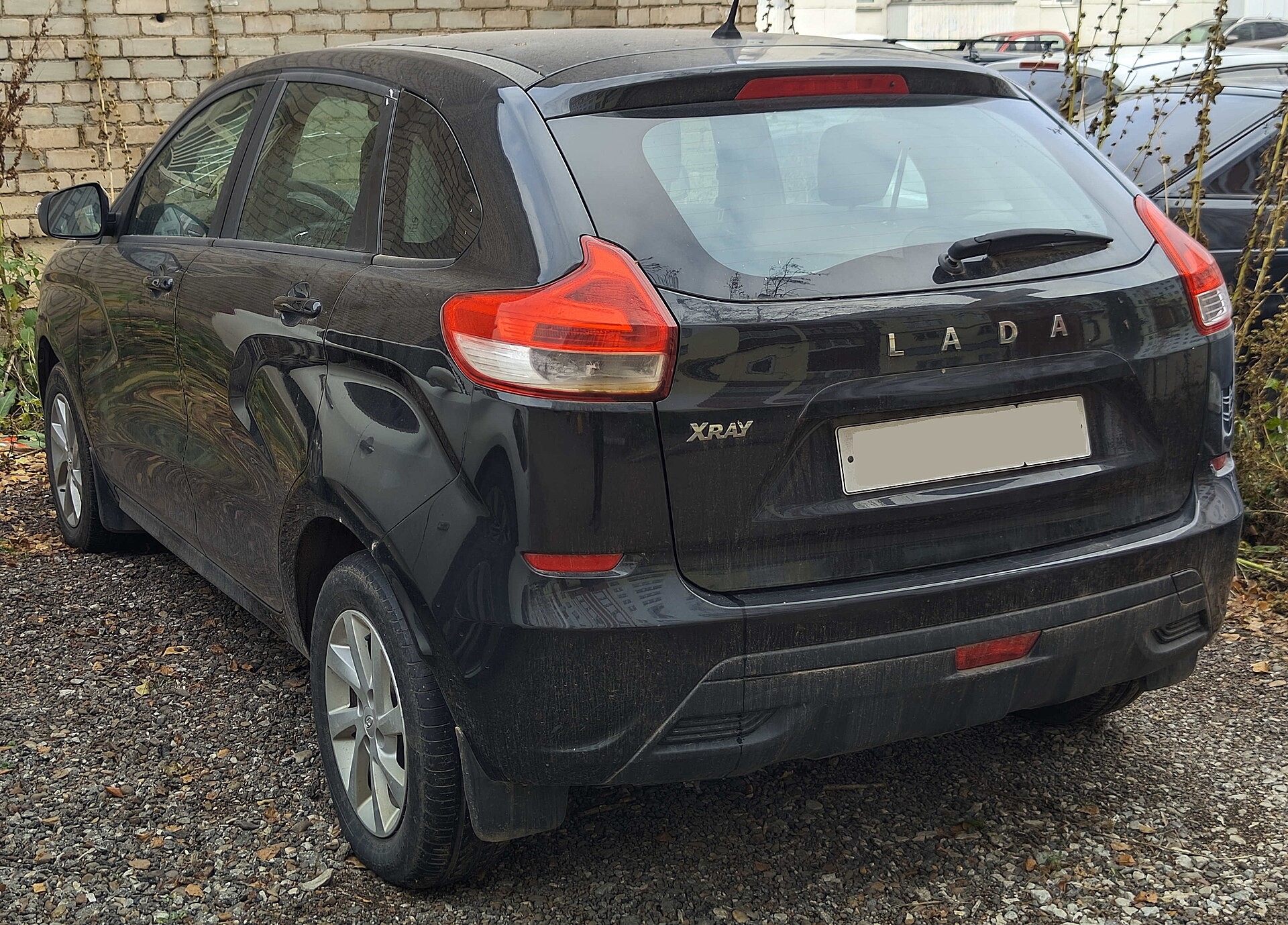​Председатель правительства РФ Дмитрий Медведев оценил Lada XRay как «добротный автомобиль»