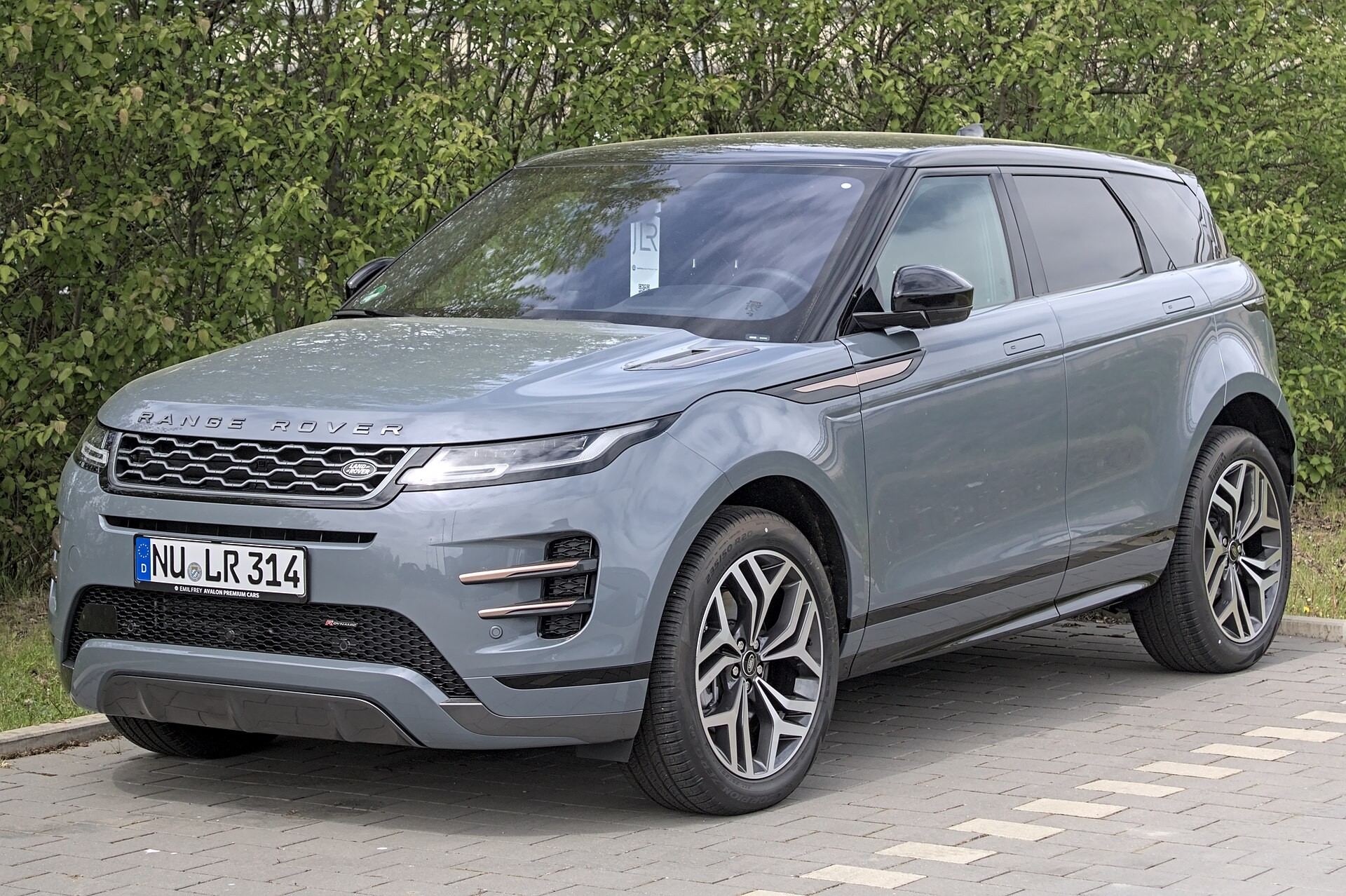 Миллионный Range Rover будет продан на благотворительном аукционе